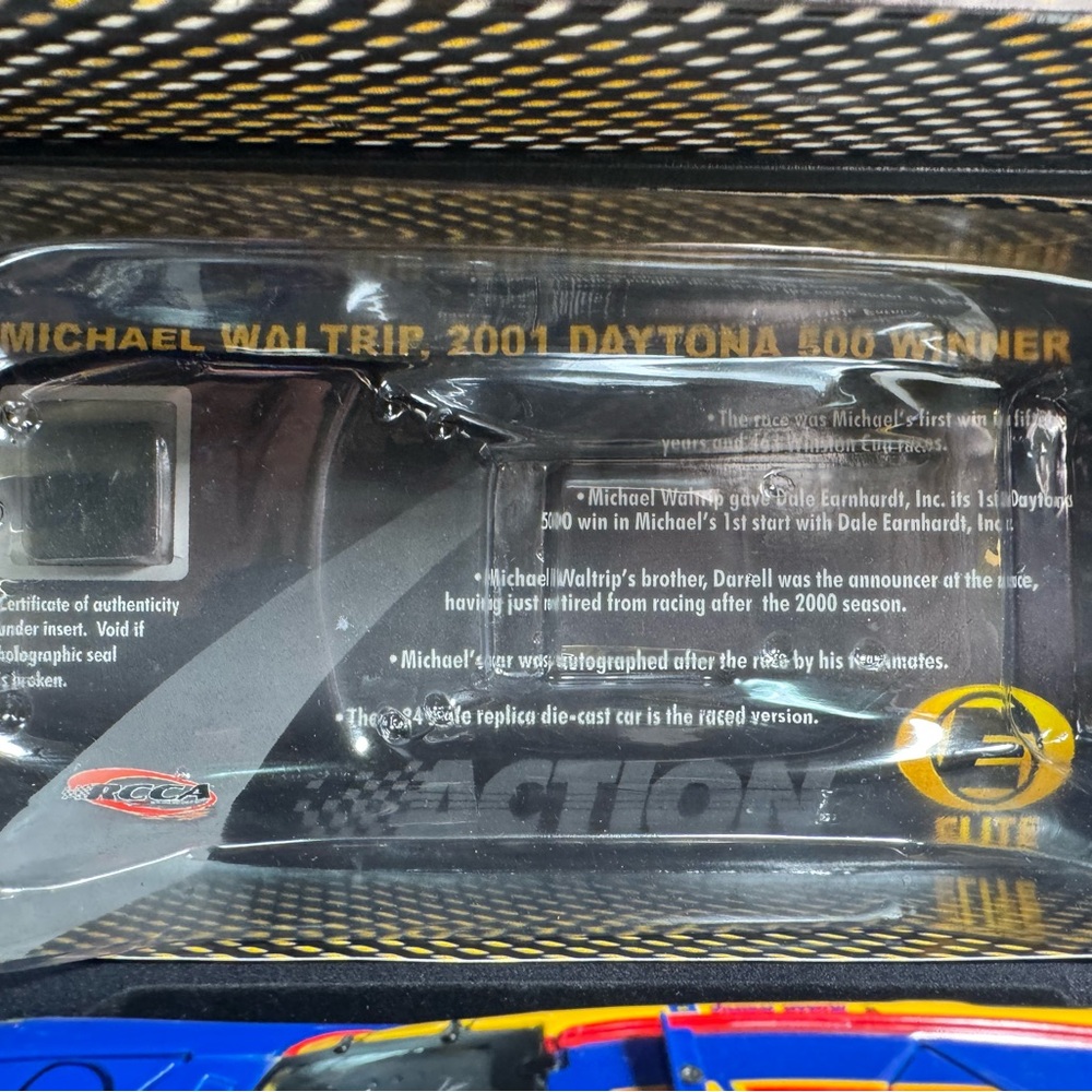 NASCAR Autographed Michael Waltrip Napa Daytona Raced 2001  Elite model 1:24 - Picture 4 of 8